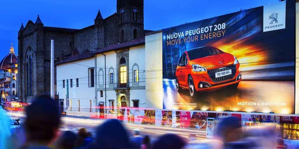 maxi ledwall per pubblicità automobile Peugeot